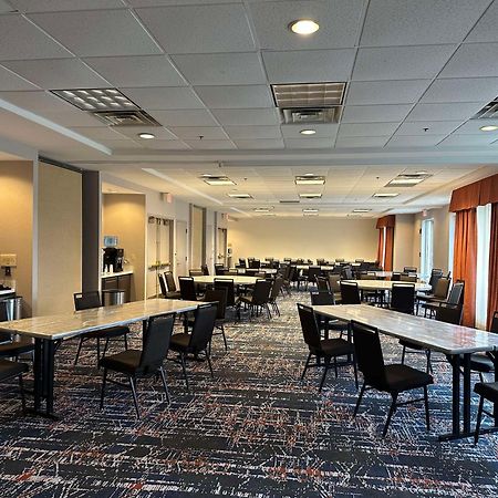 Hilton Garden Inn Oakbrook Terrace Bagian luar foto