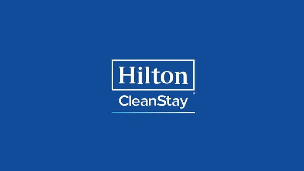 Hilton Garden Inn Oakbrook Terrace Bagian luar foto