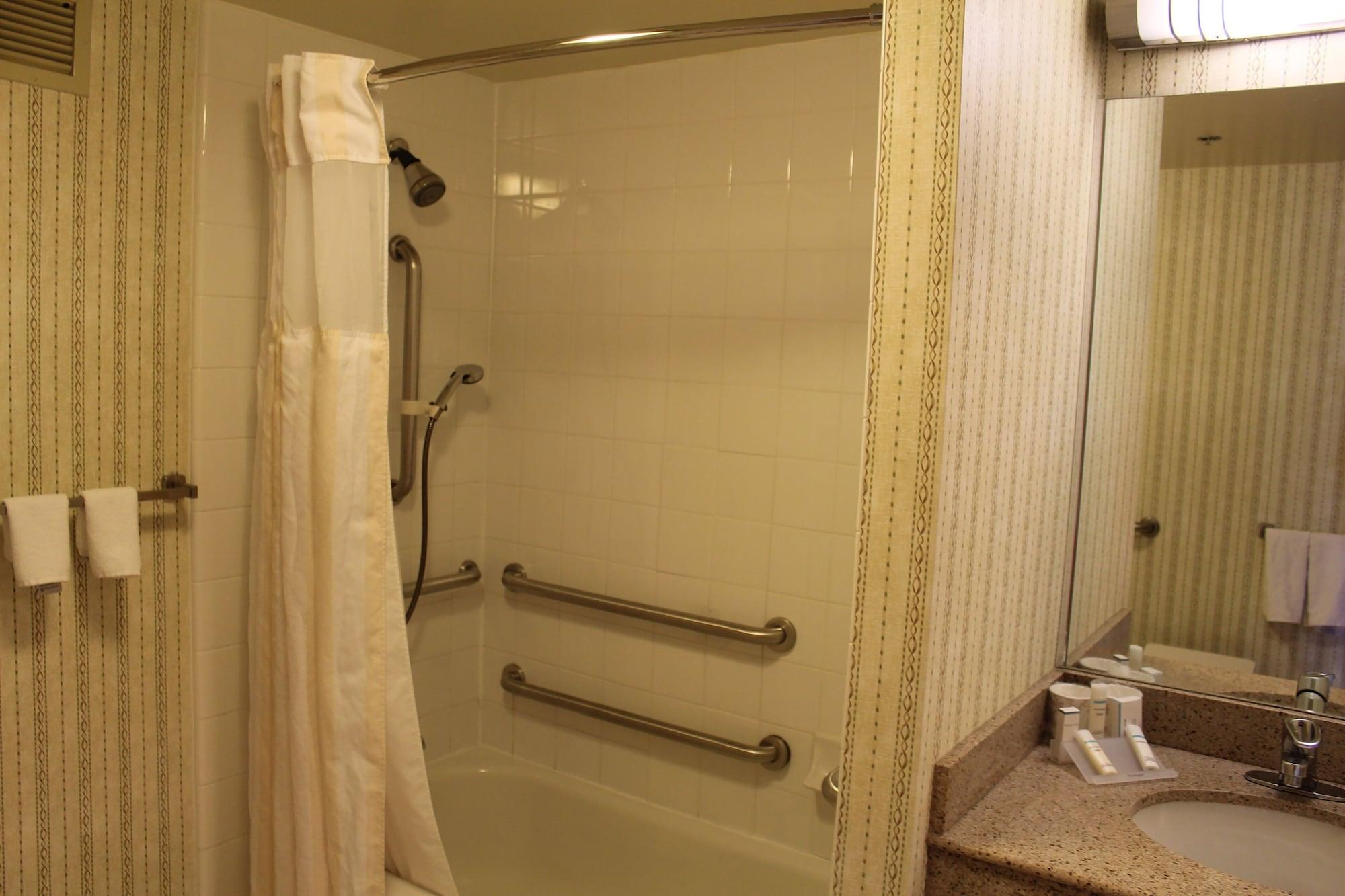 Hilton Garden Inn Oakbrook Terrace Bagian luar foto