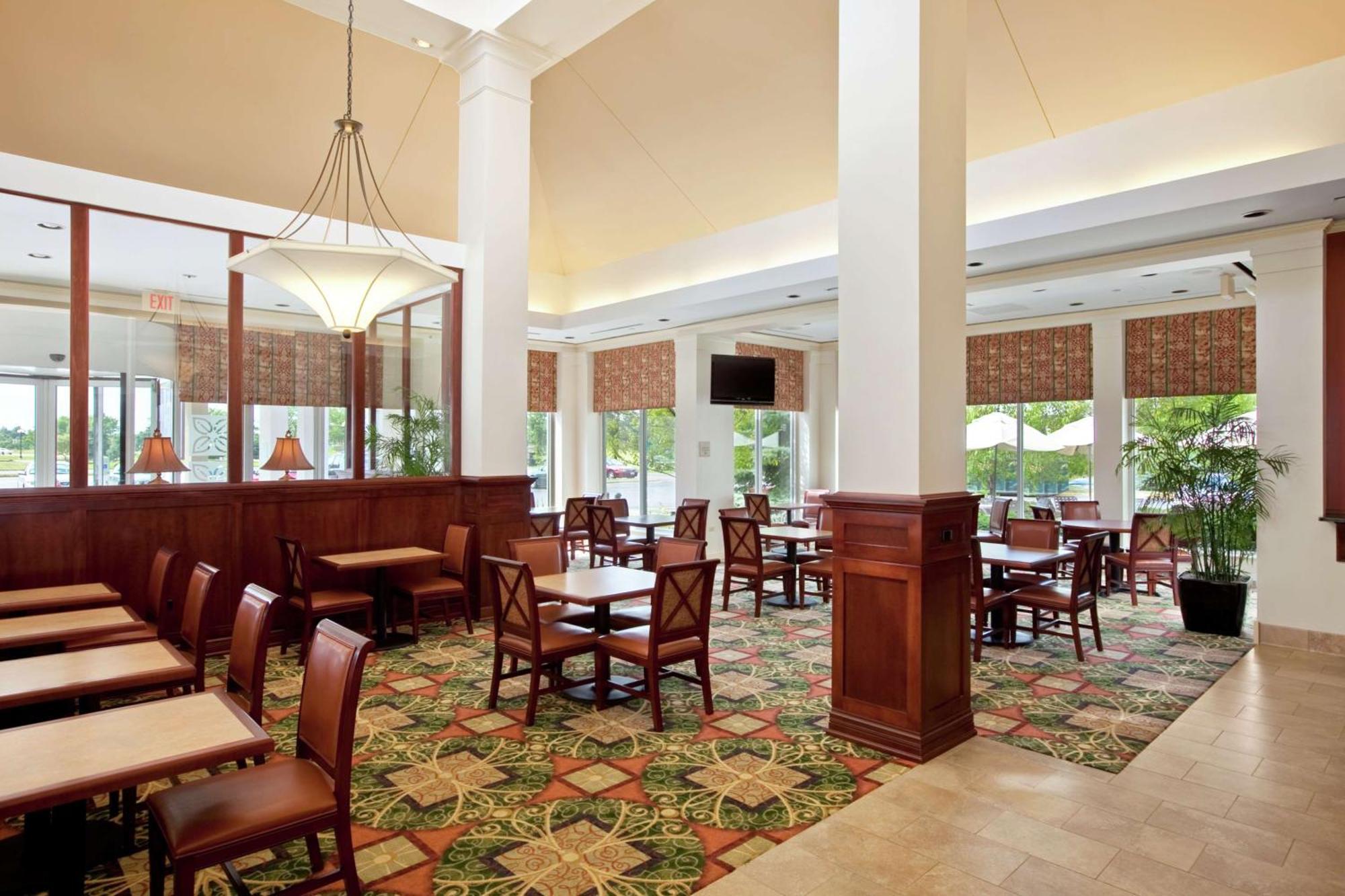 Hilton Garden Inn Oakbrook Terrace Bagian luar foto