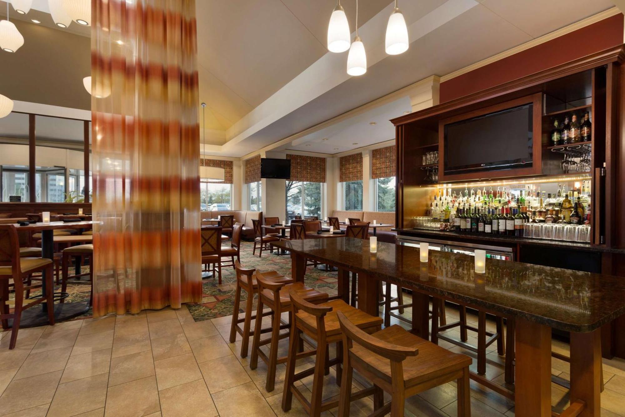 Hilton Garden Inn Oakbrook Terrace Bagian luar foto