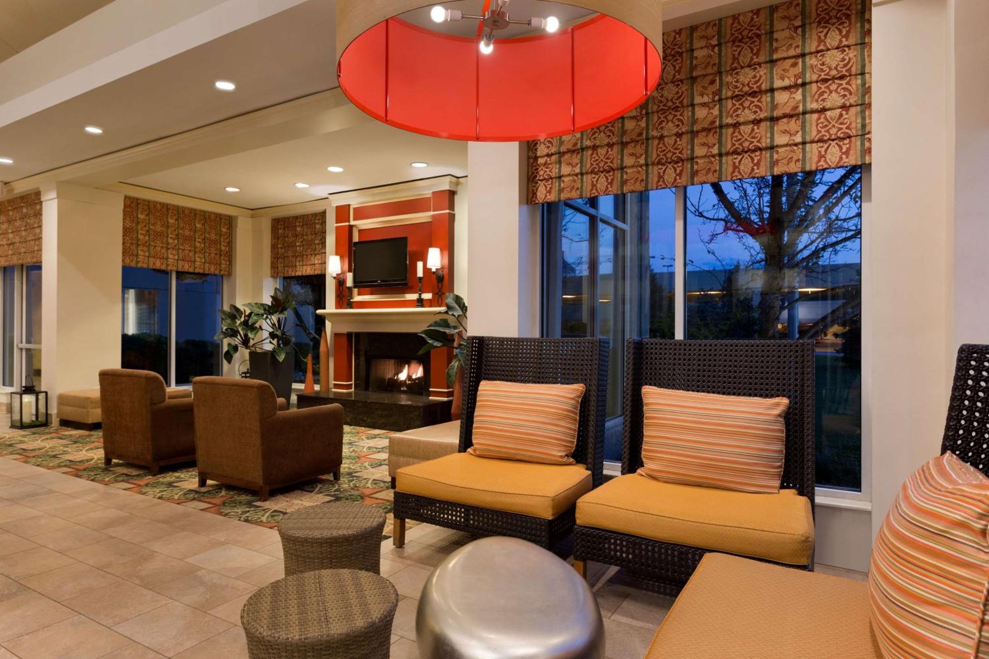Hilton Garden Inn Oakbrook Terrace Bagian luar foto