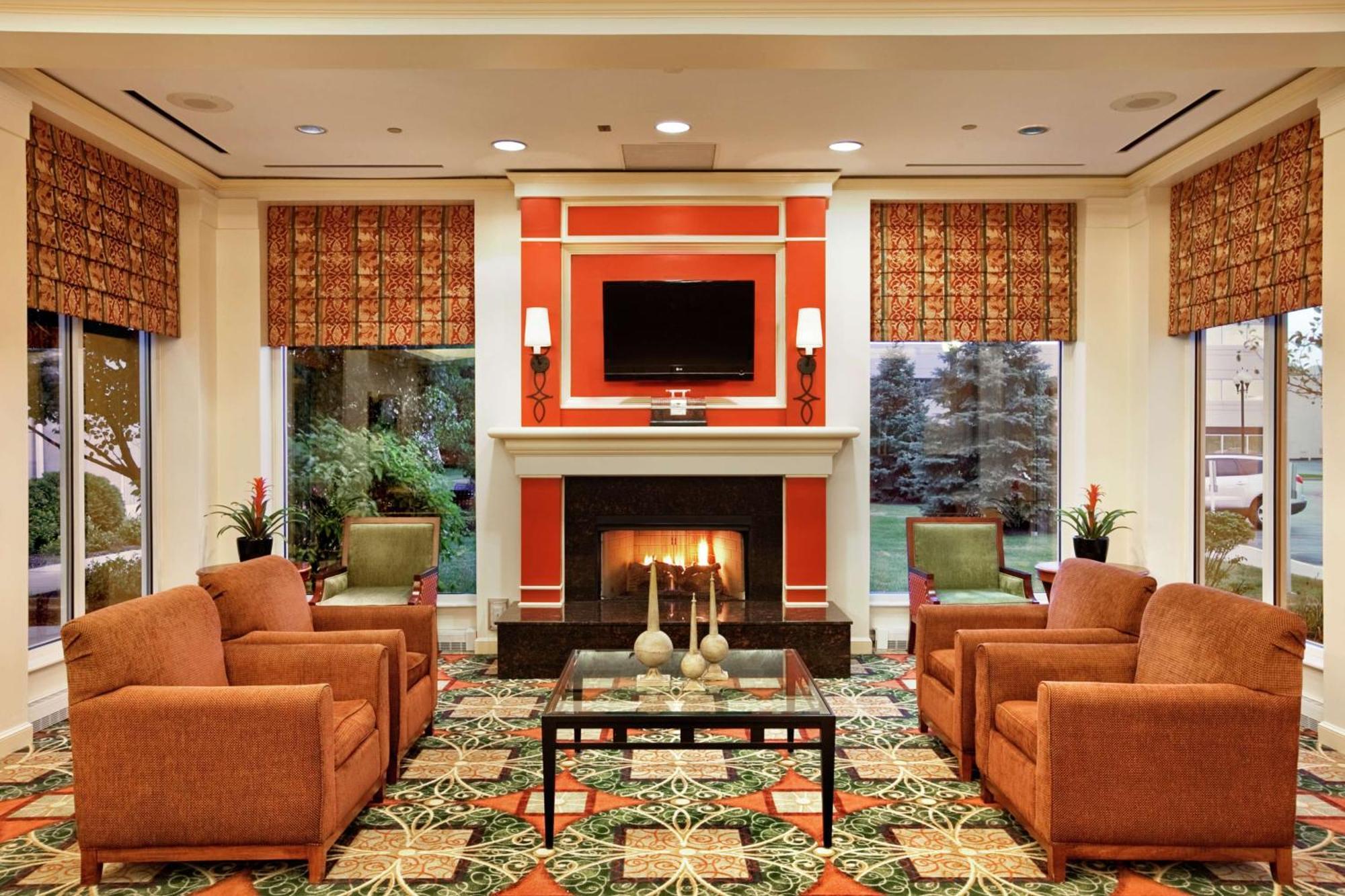 Hilton Garden Inn Oakbrook Terrace Bagian luar foto