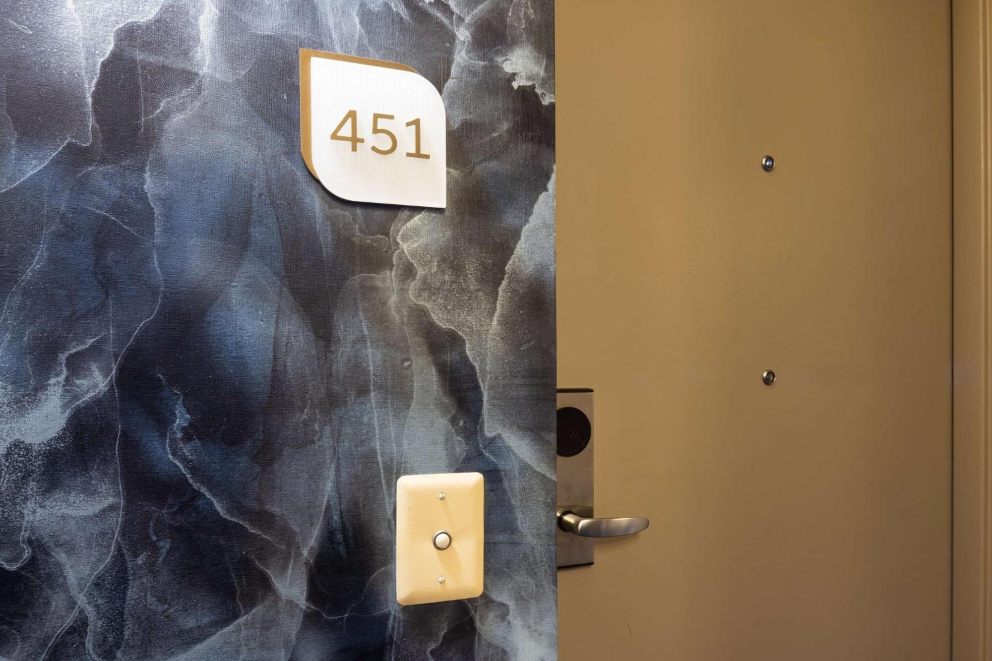 Hilton Garden Inn Oakbrook Terrace Bagian luar foto