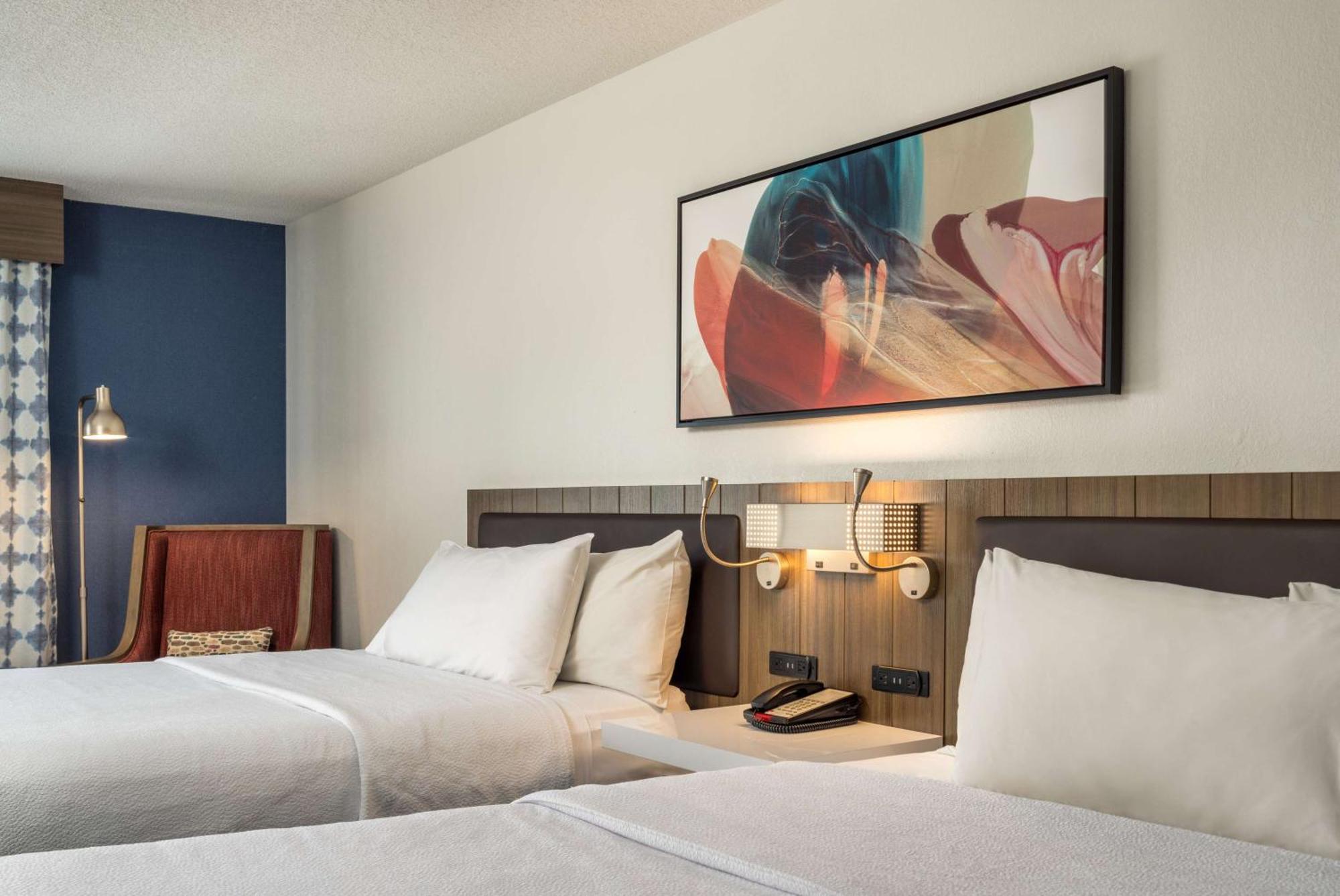 Hilton Garden Inn Oakbrook Terrace Bagian luar foto