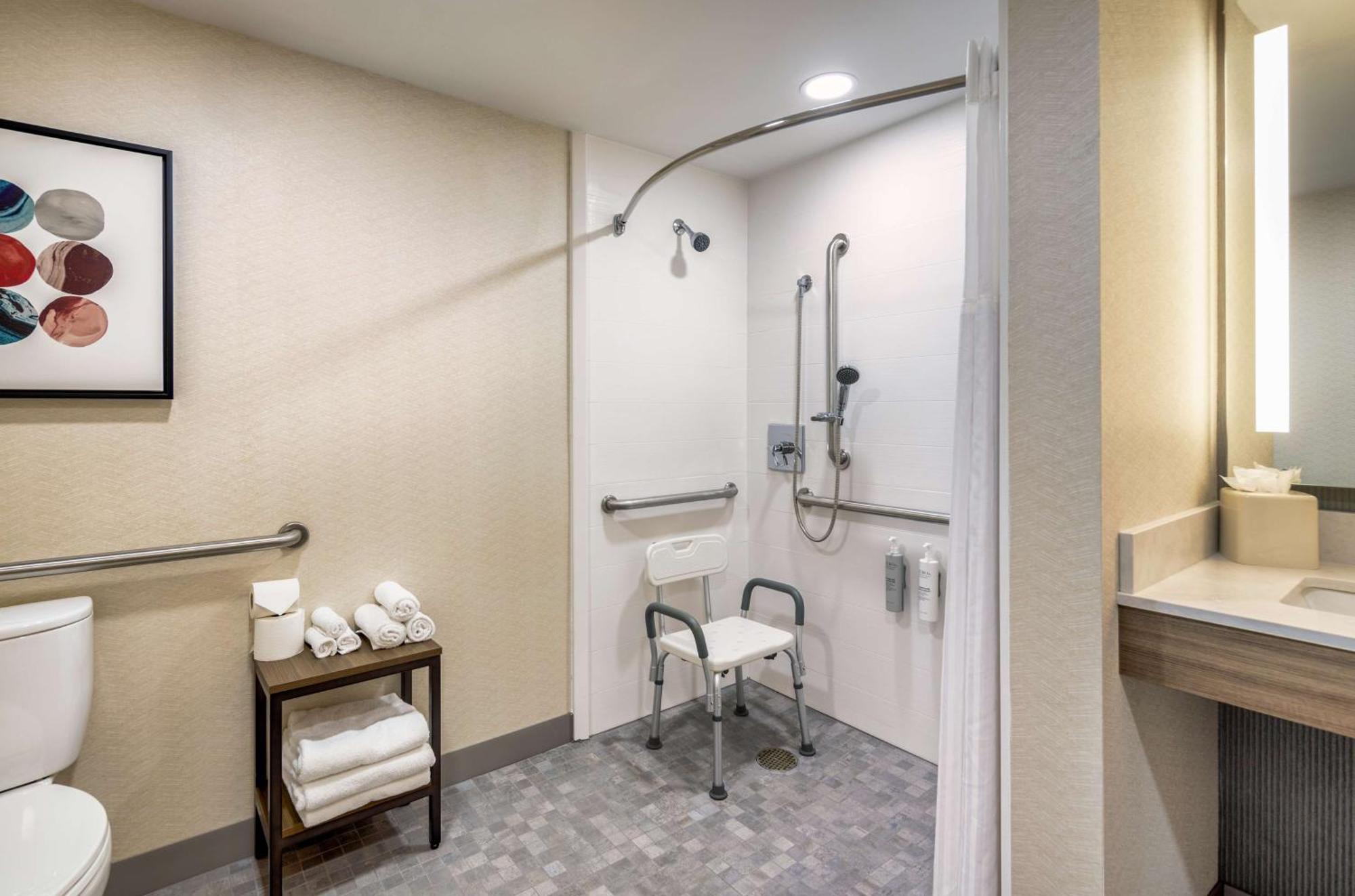 Hilton Garden Inn Oakbrook Terrace Bagian luar foto