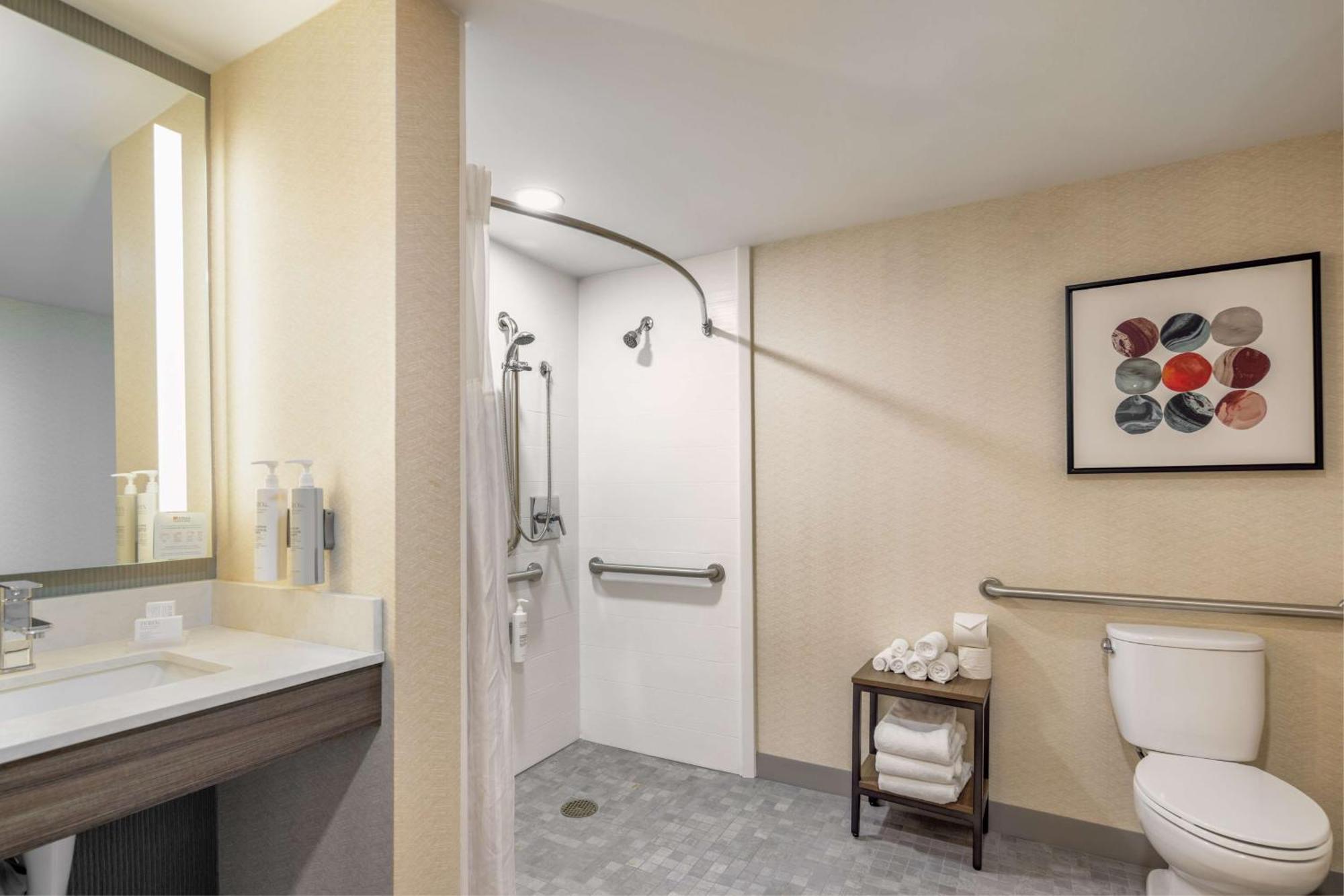Hilton Garden Inn Oakbrook Terrace Bagian luar foto