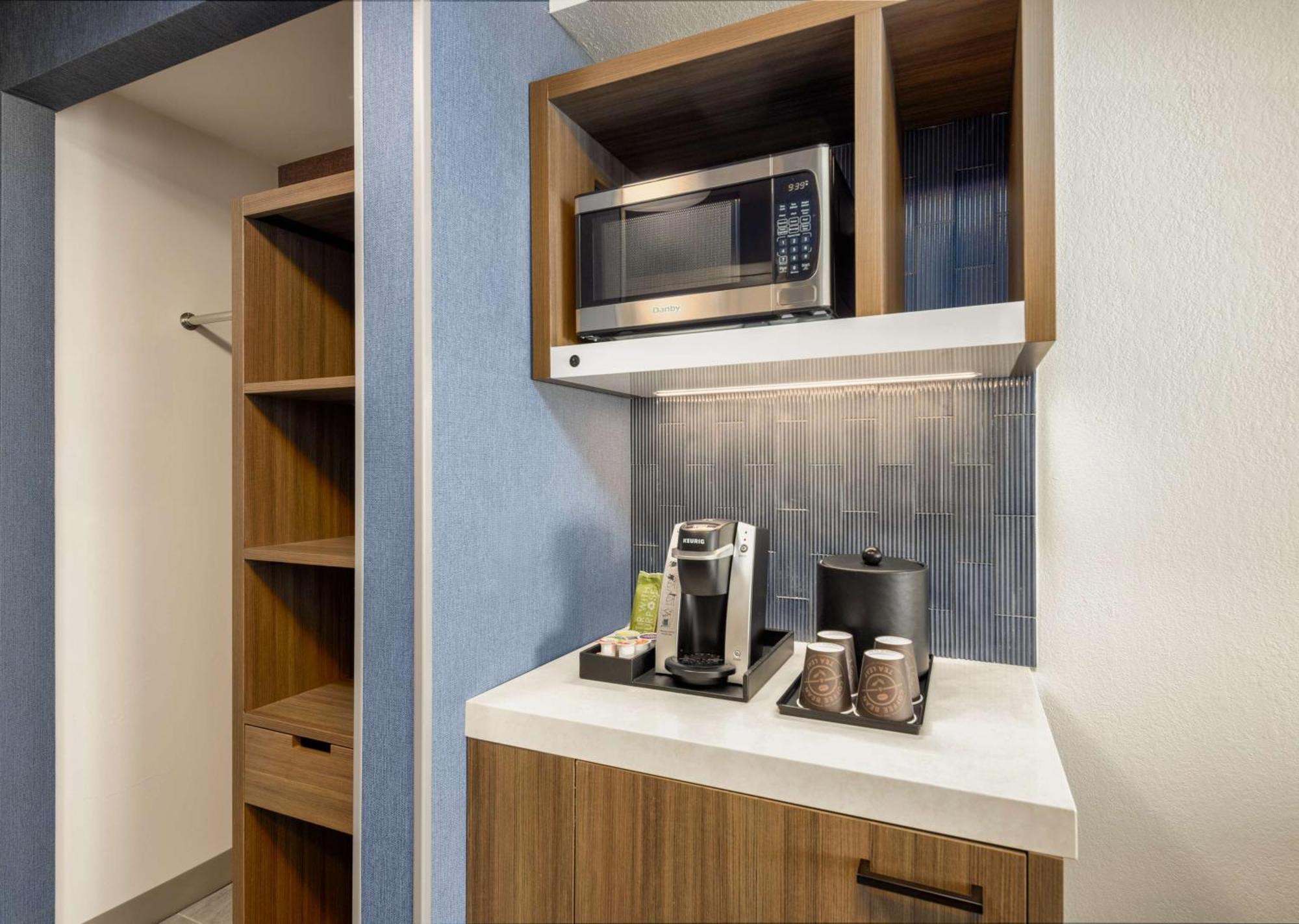 Hilton Garden Inn Oakbrook Terrace Bagian luar foto
