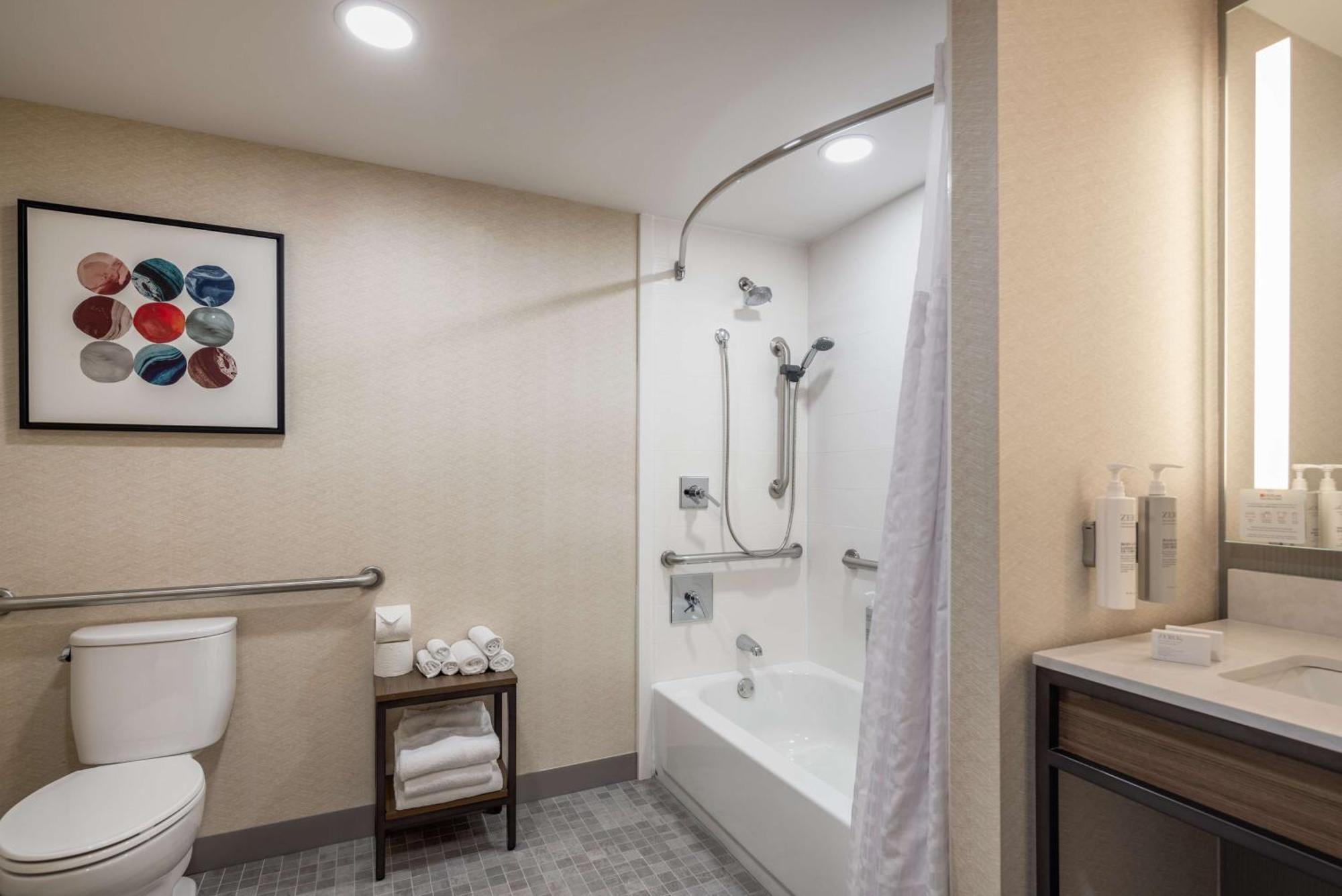 Hilton Garden Inn Oakbrook Terrace Bagian luar foto