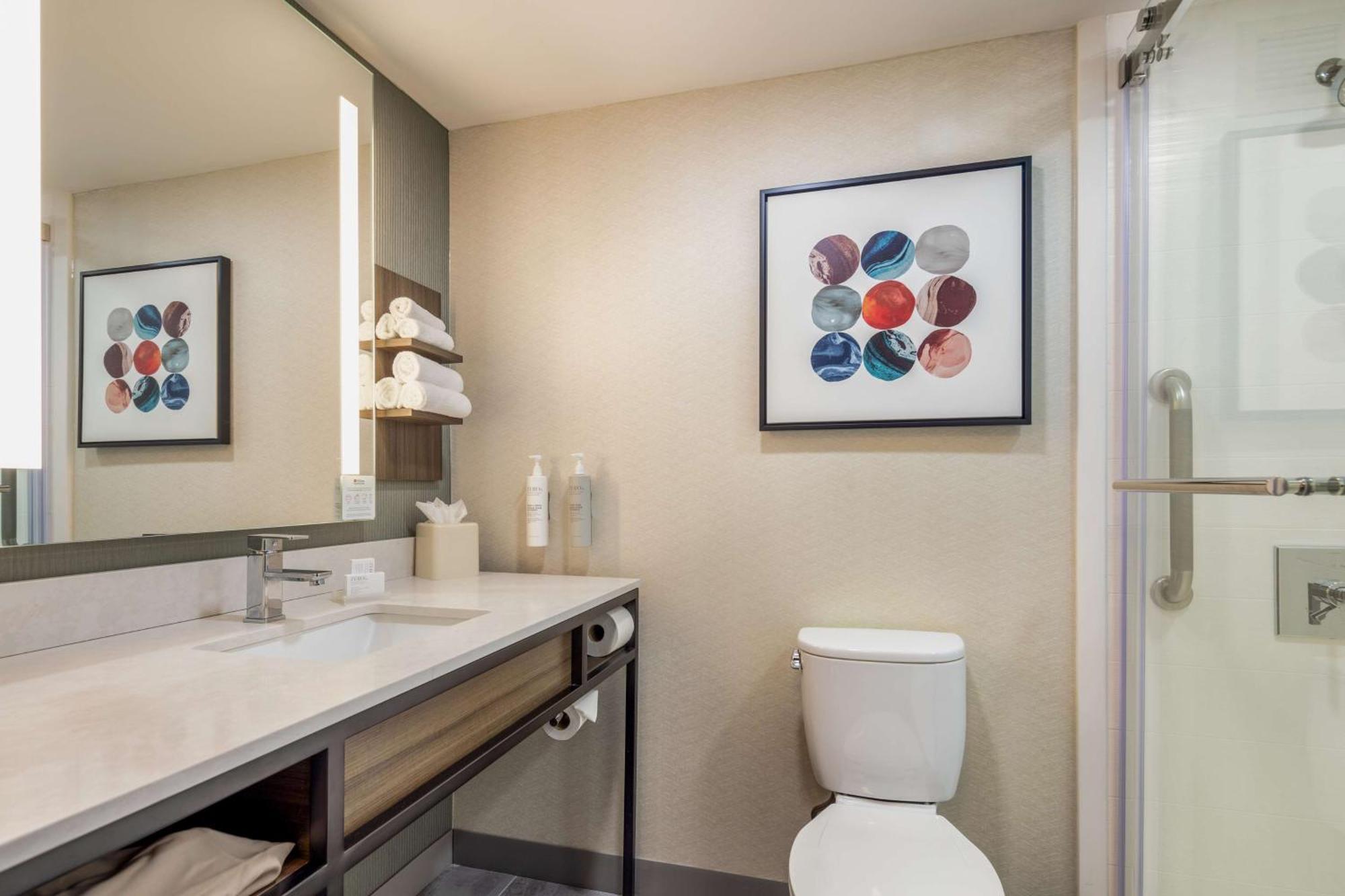 Hilton Garden Inn Oakbrook Terrace Bagian luar foto