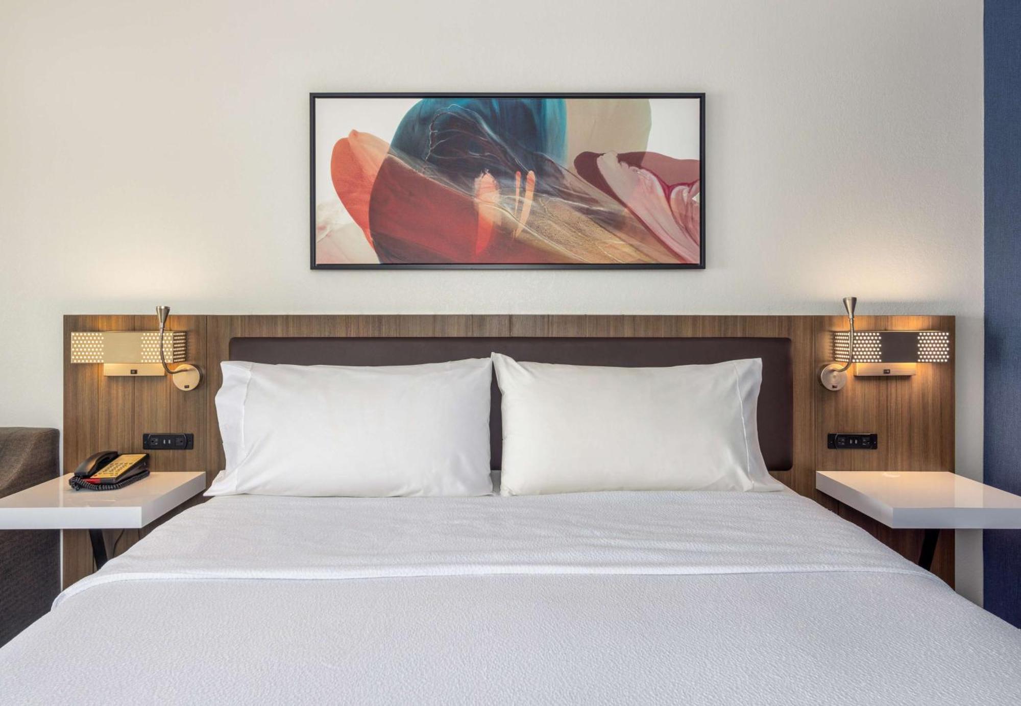 Hilton Garden Inn Oakbrook Terrace Bagian luar foto