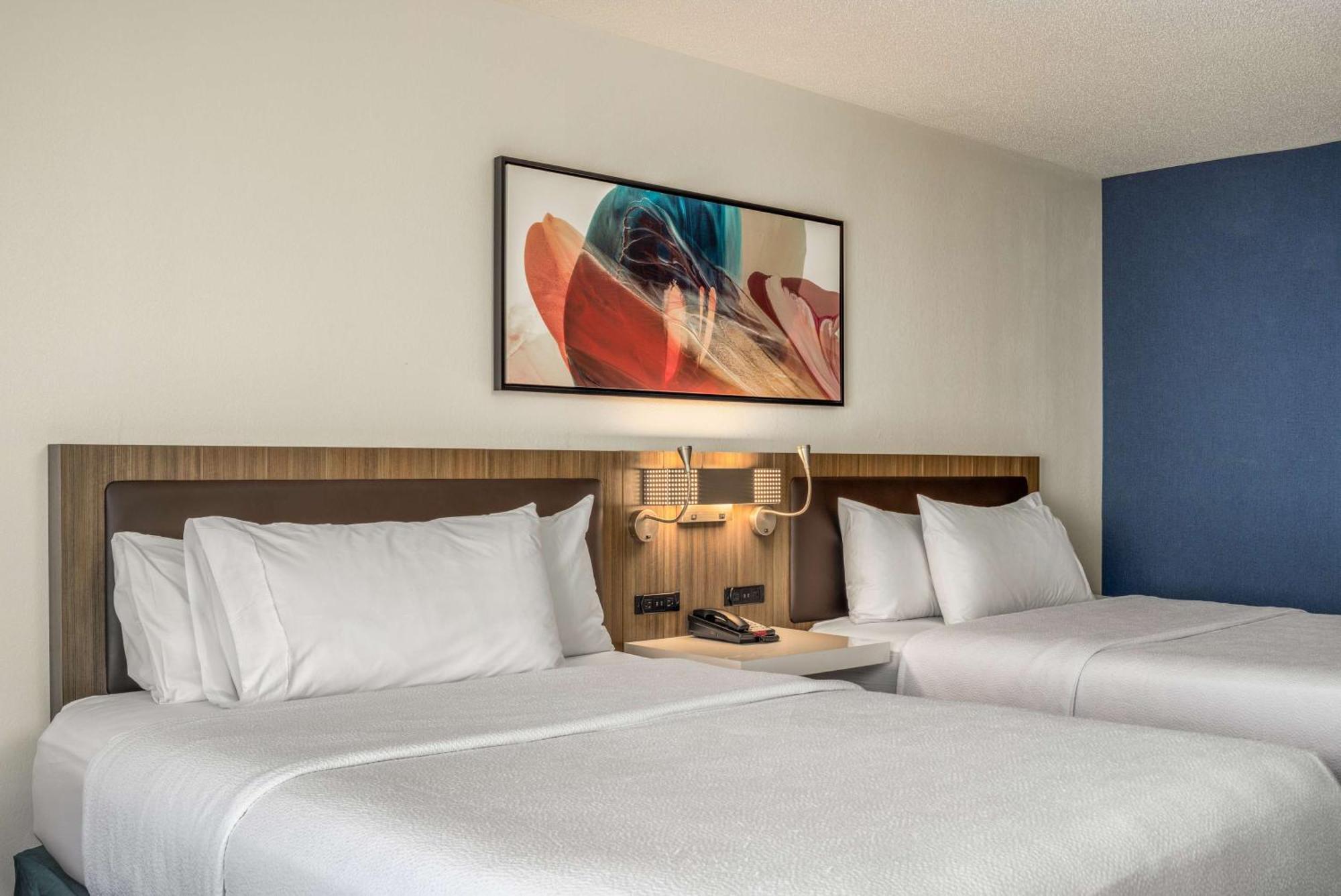 Hilton Garden Inn Oakbrook Terrace Bagian luar foto