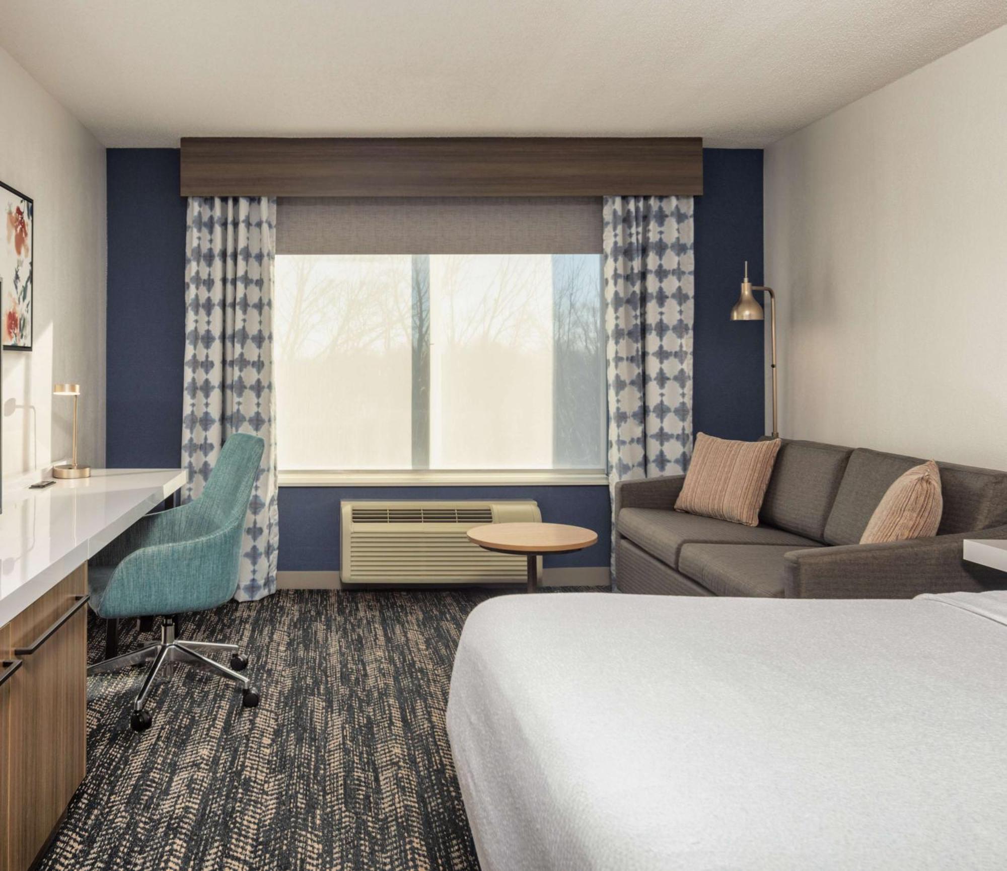 Hilton Garden Inn Oakbrook Terrace Bagian luar foto
