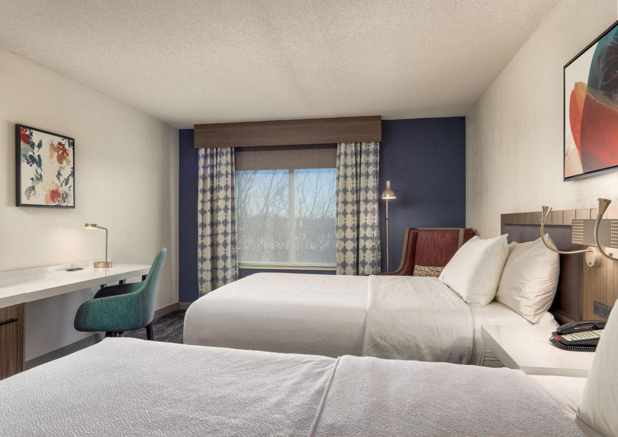 Hilton Garden Inn Oakbrook Terrace Bagian luar foto