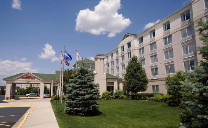 Hilton Garden Inn Oakbrook Terrace Bagian luar foto