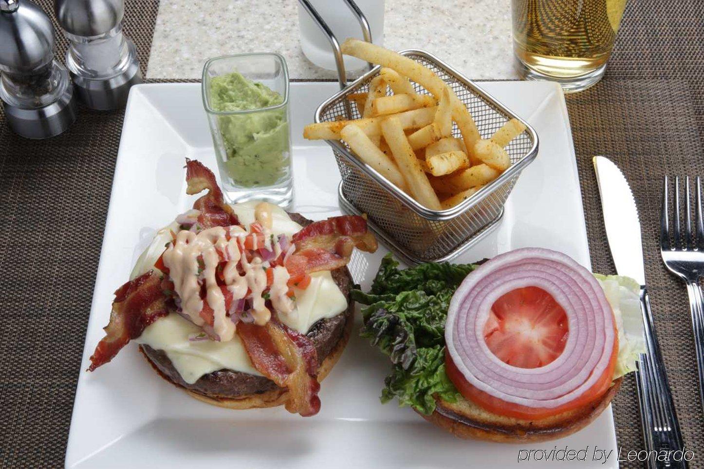 Hilton Garden Inn Oakbrook Terrace Bagian luar foto