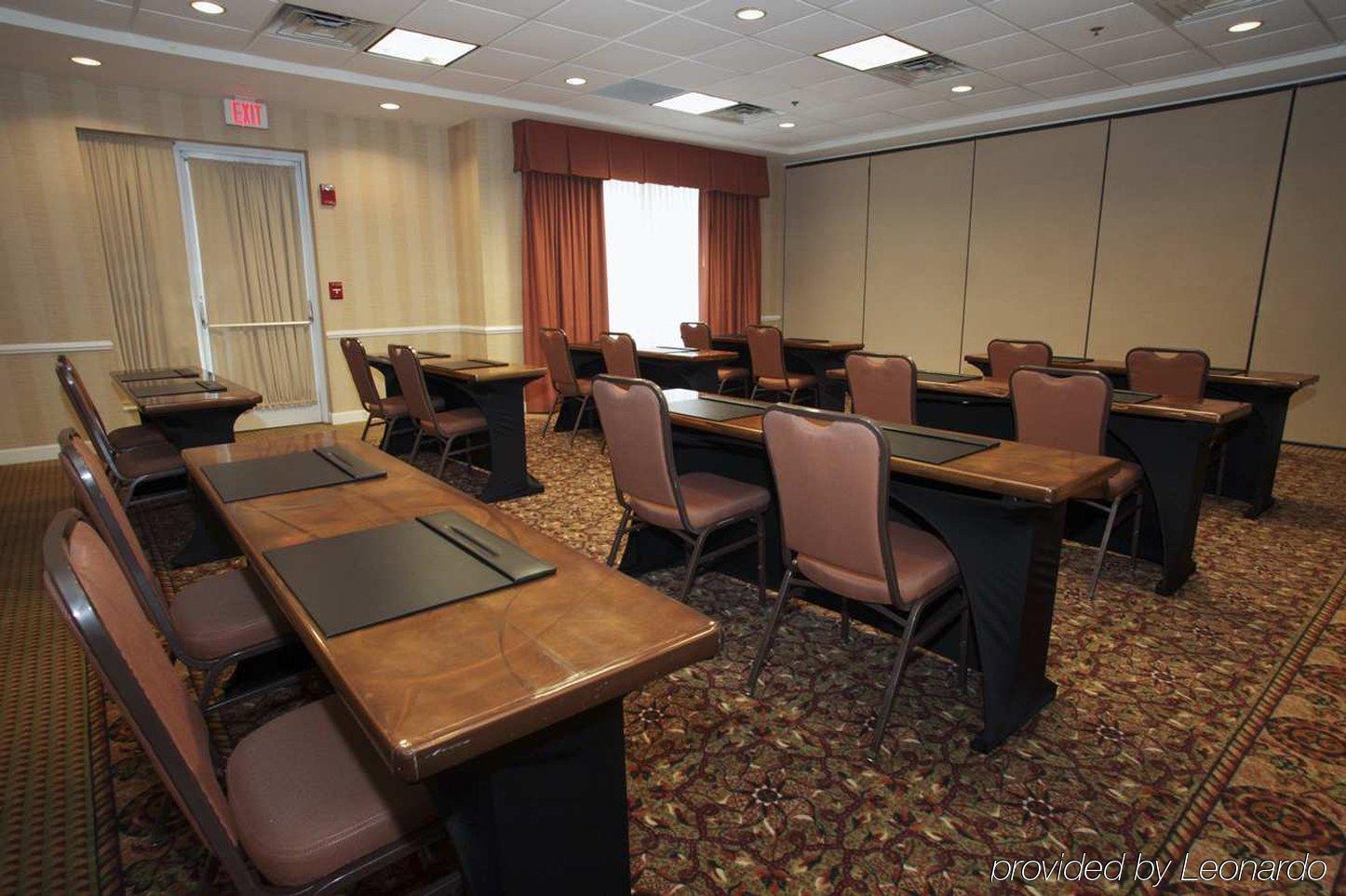 Hilton Garden Inn Oakbrook Terrace Bagian luar foto