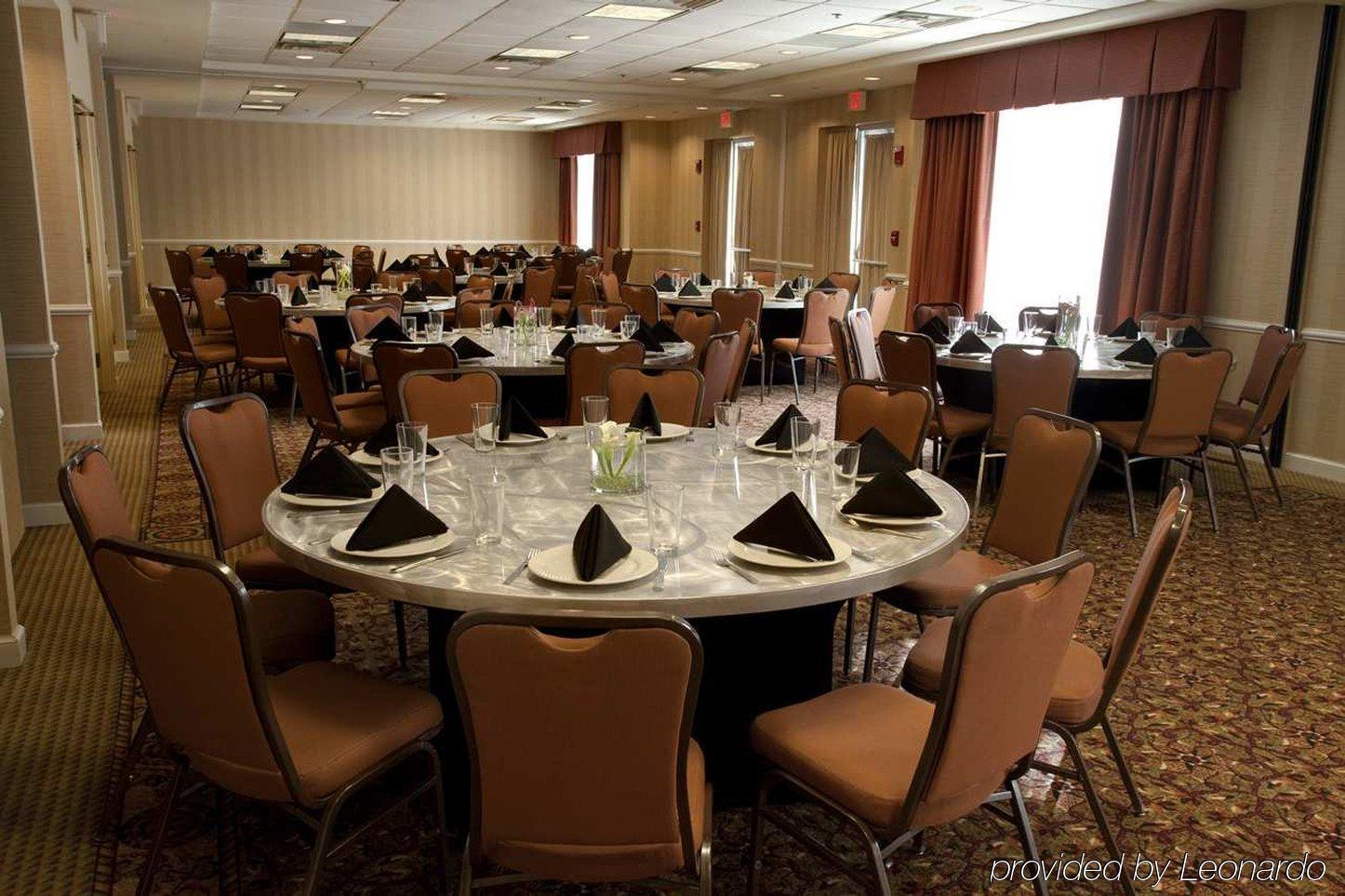 Hilton Garden Inn Oakbrook Terrace Bagian luar foto