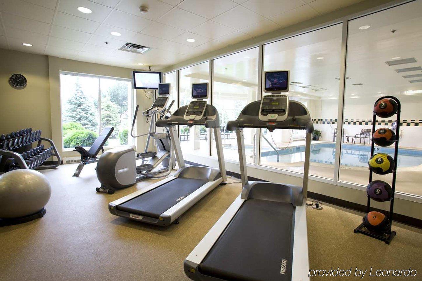 Hilton Garden Inn Oakbrook Terrace Bagian luar foto