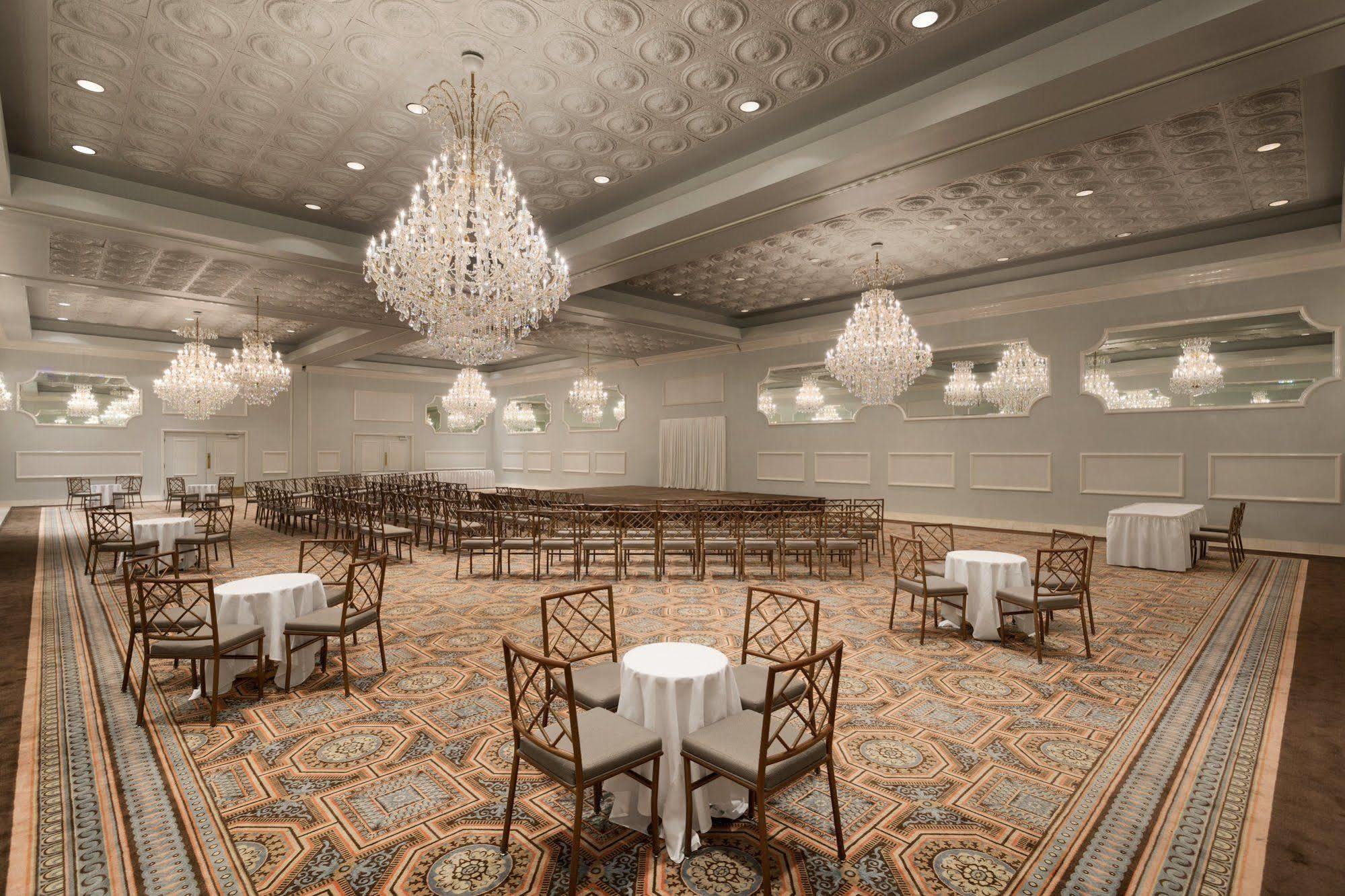 Hilton Garden Inn Oakbrook Terrace Bagian luar foto